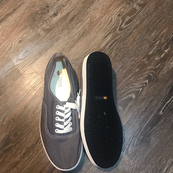 Grey boat non skid sneakers - Picture 2 of 2